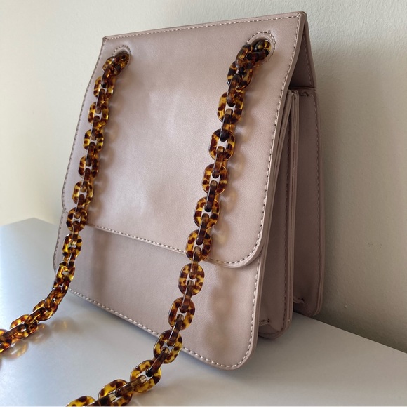 ANTIK KRAFT Structured Purse with Tortoise Chain Strap - Picture 3 of 5